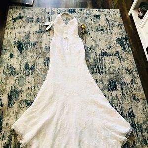BRAND NEW DAVID’S BRIDAL HALTER WEDDING GOWN!
